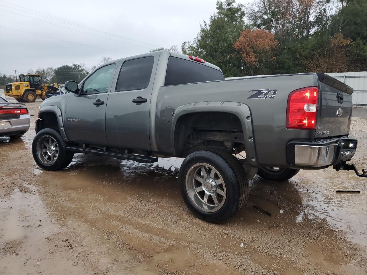 2011 Chevrolet Silverado - Image 2