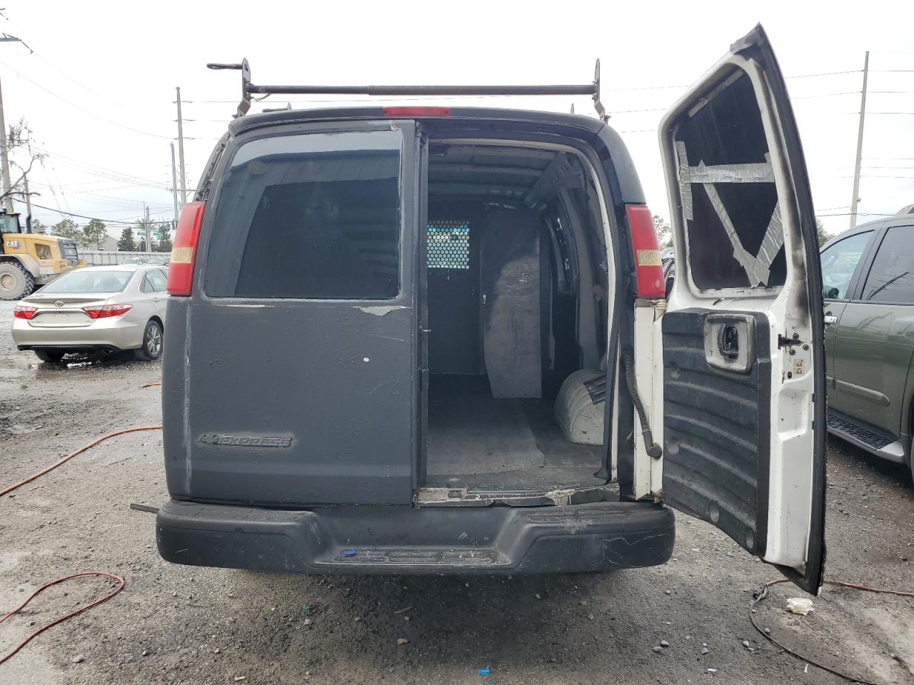 2003 Chevrolet Express - Image 6