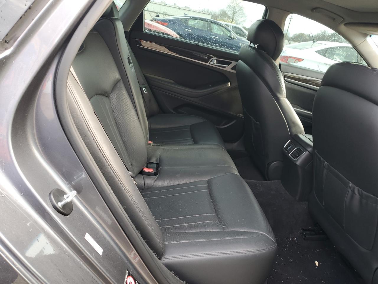 2016 Hyundai Genesis - Image 10