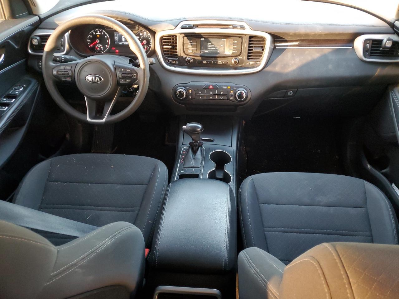 2017 Kia Sorento - Image 8