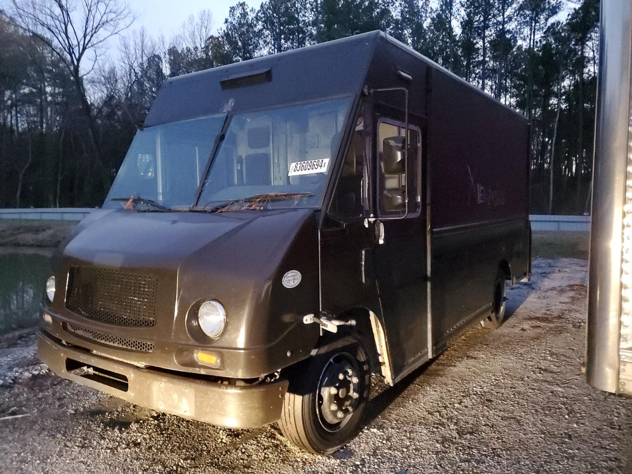 Sandston, VA에서 판매 중인 2009 Freightliner Chassis M Line Walk-In Van - Minor Dent/Scratches
