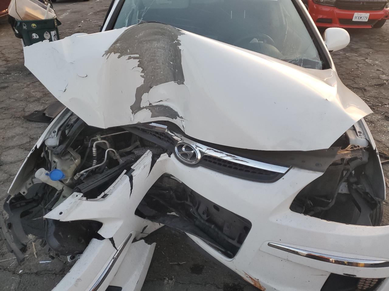 2012 Hyundai Elantra - Image 11