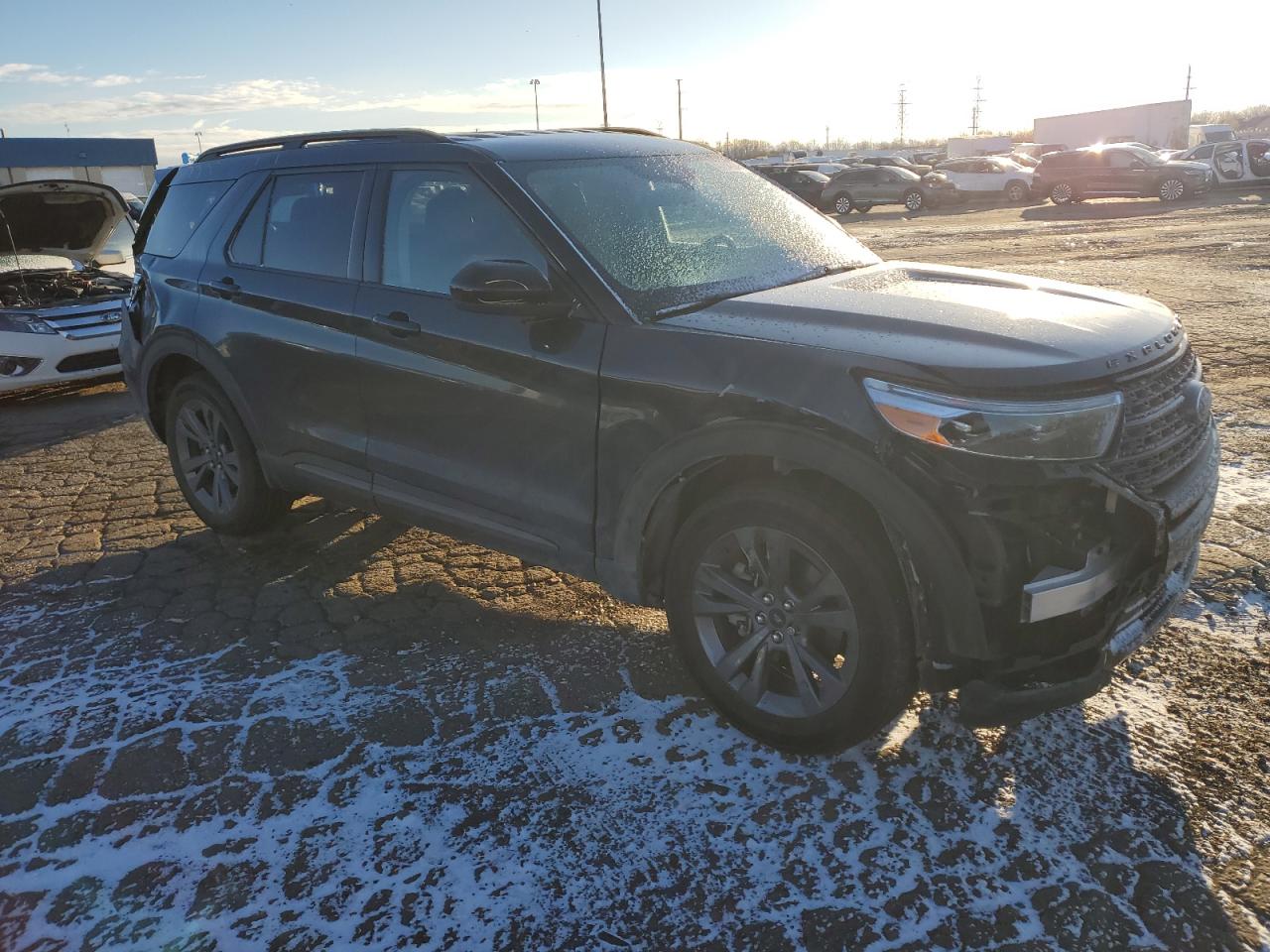 2023 Ford Explorer - Image 4