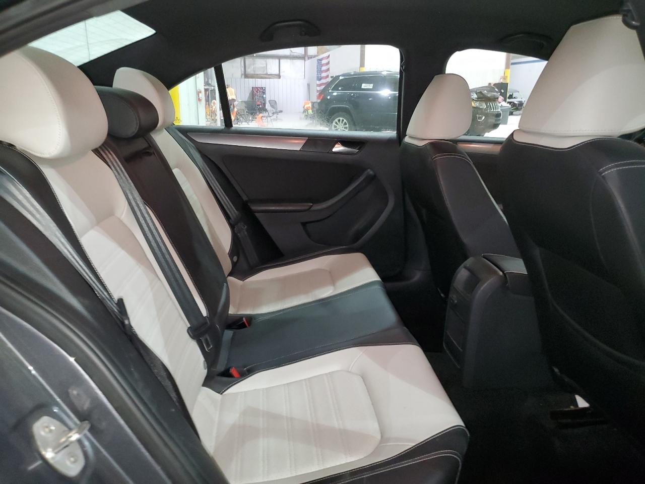 2016 Volkswagen Jetta - Image 10
