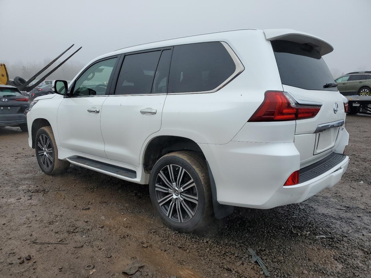 VIN JTJHY7AX7J4257535 2018 LEXUS LX570 no.2