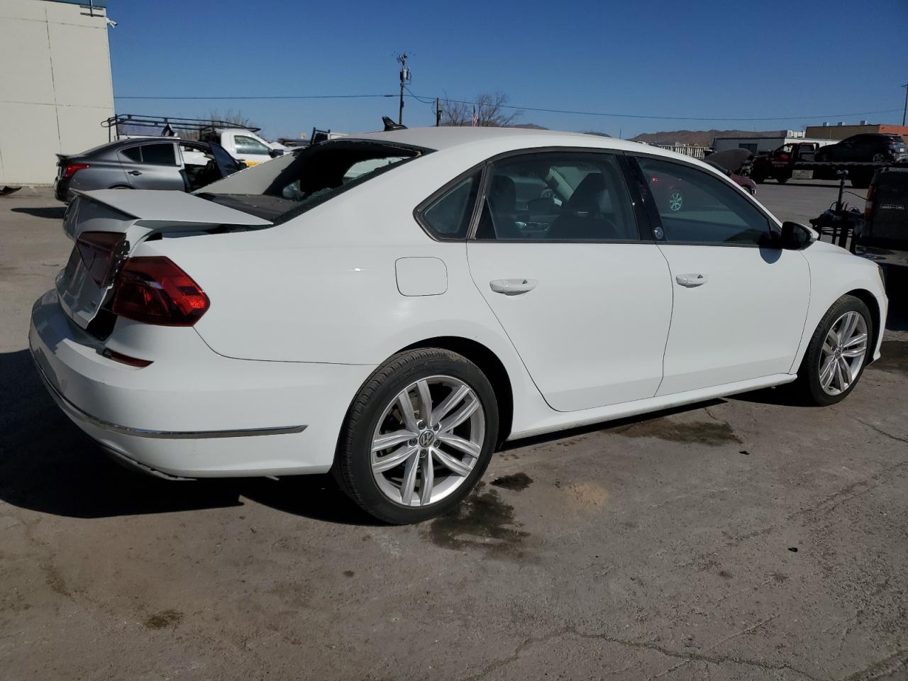 2019 Volkswagen Passat - Image 3