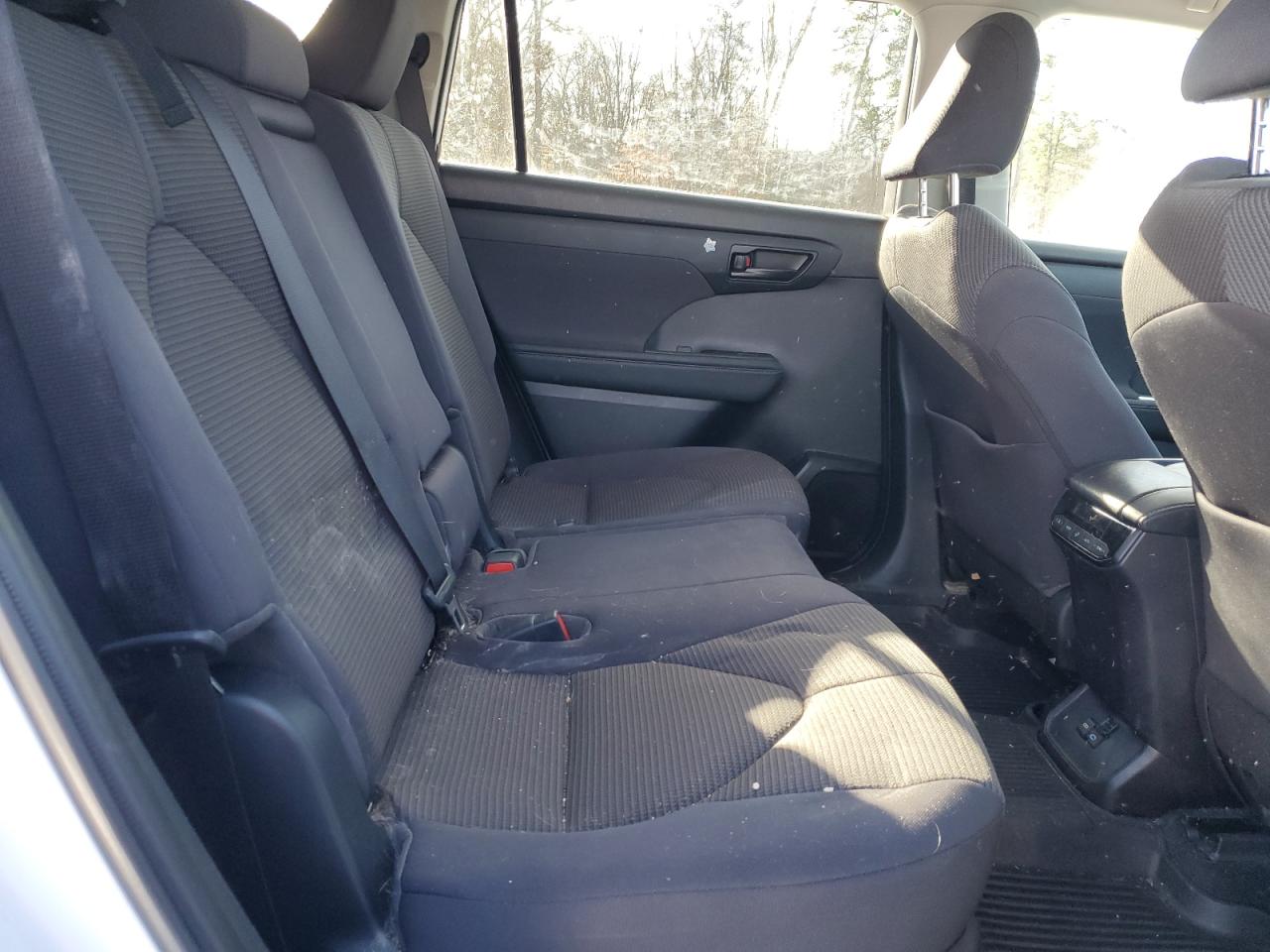 2022 Toyota Highlander - Image 11