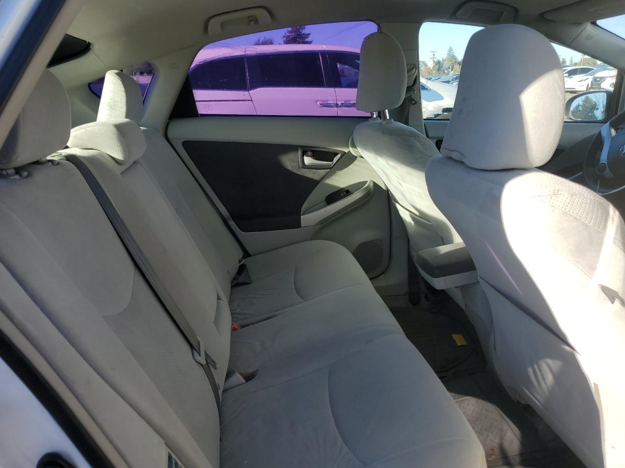 2010 Toyota Prius - Image 10