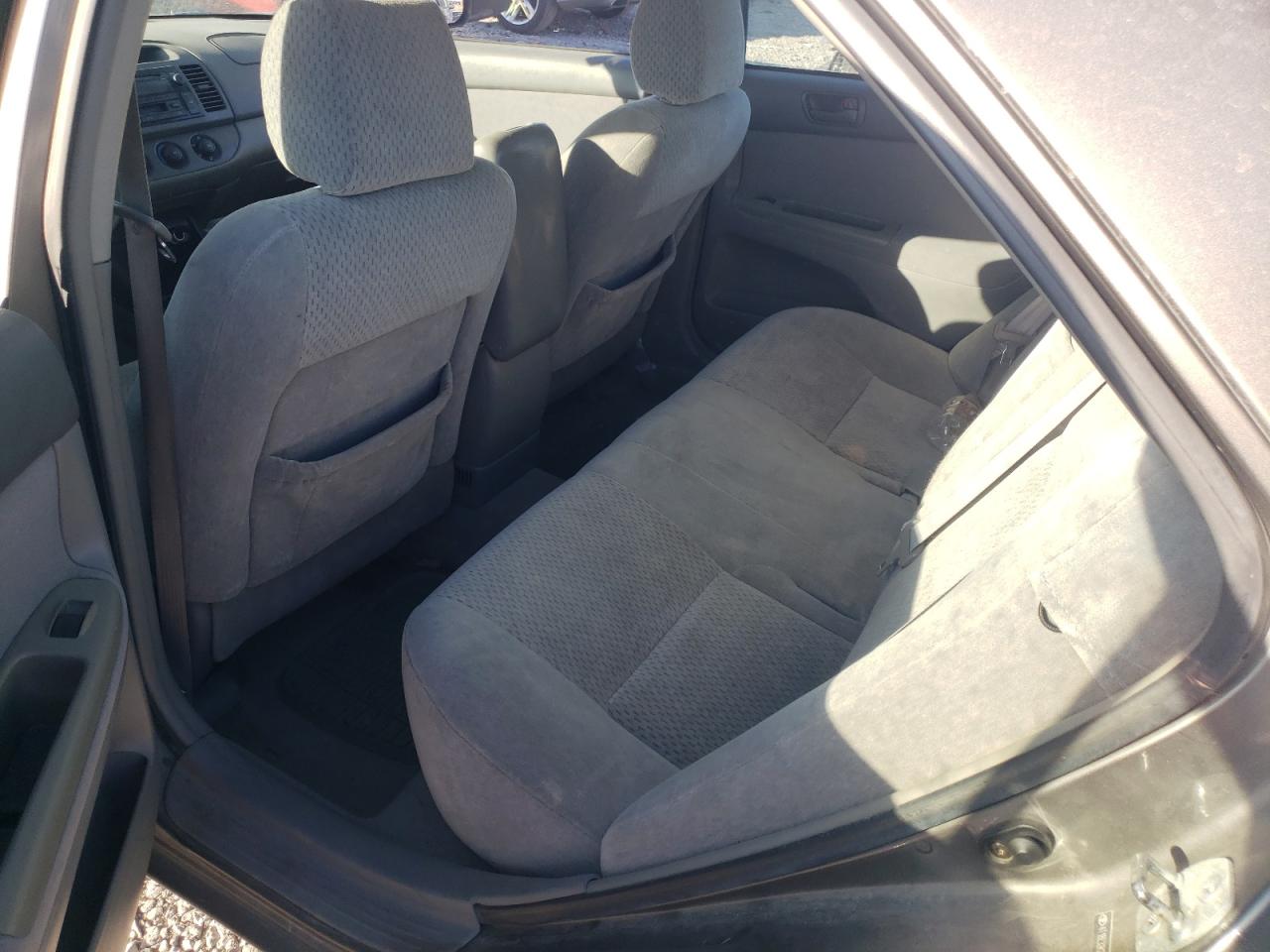 2004 Toyota Camry - Image 10