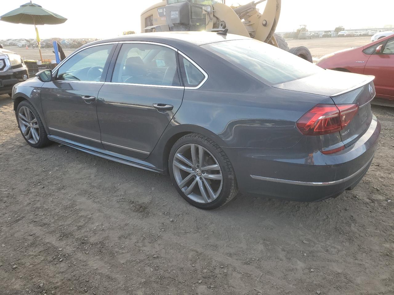 2017 Volkswagen Passat - Image 2