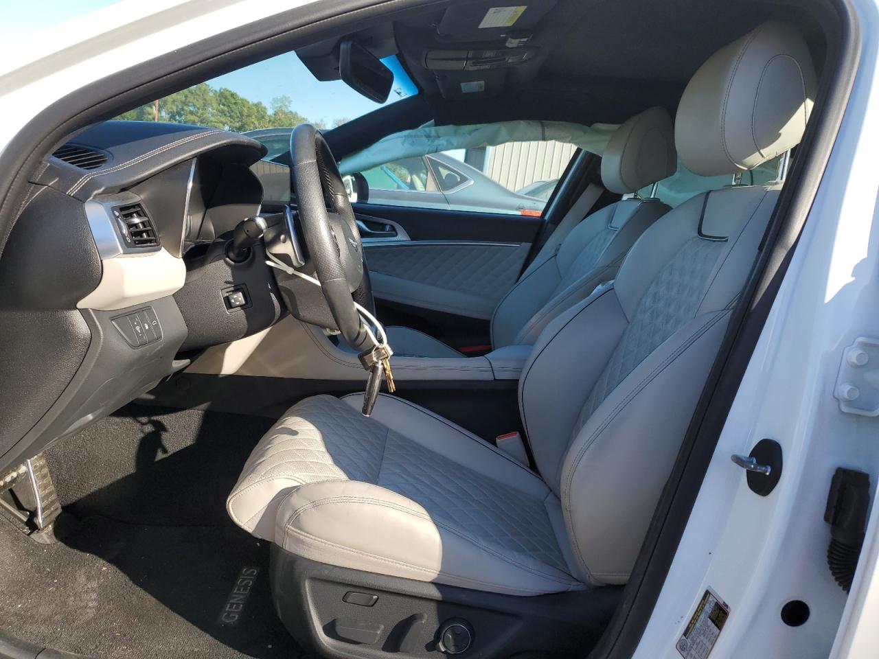 2022 Genesis G70 - Image 7