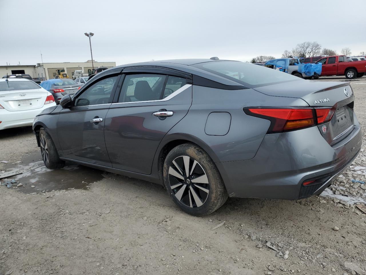 2019 Nissan Altima - Image 2