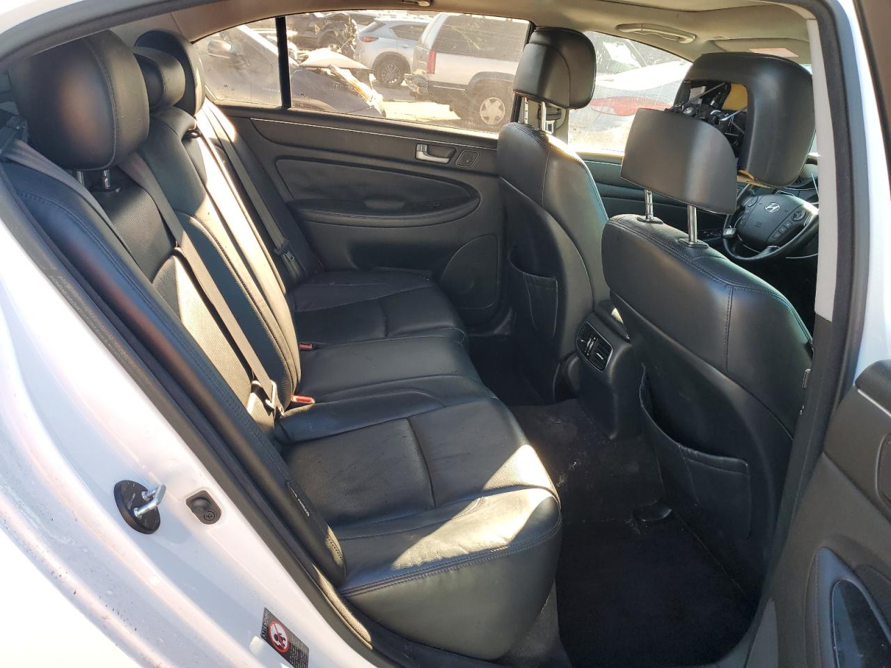 2014 Hyundai Genesis - Image 10