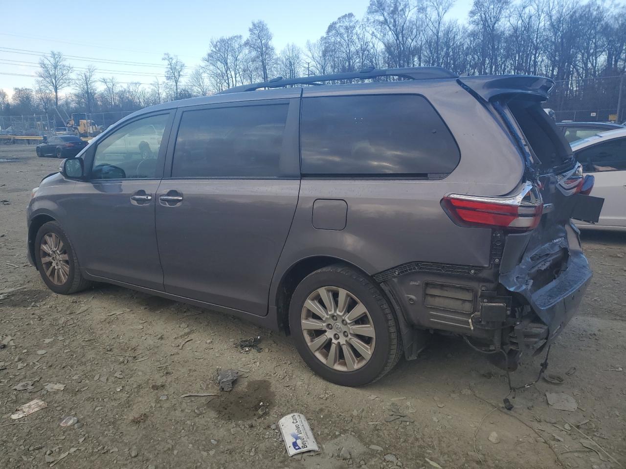2015 Toyota Sienna - Image 2