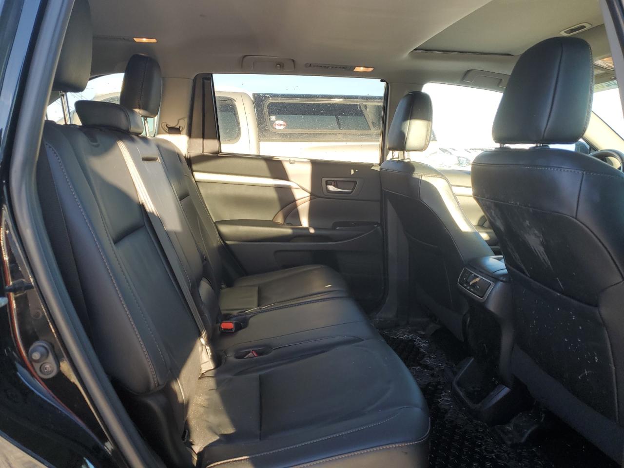 2019 Toyota Highlander - Image 11