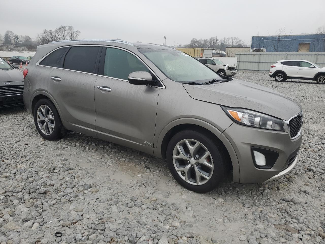 VIN 5XYPKDA55HG312380 2017 KIA SORENTO no.4