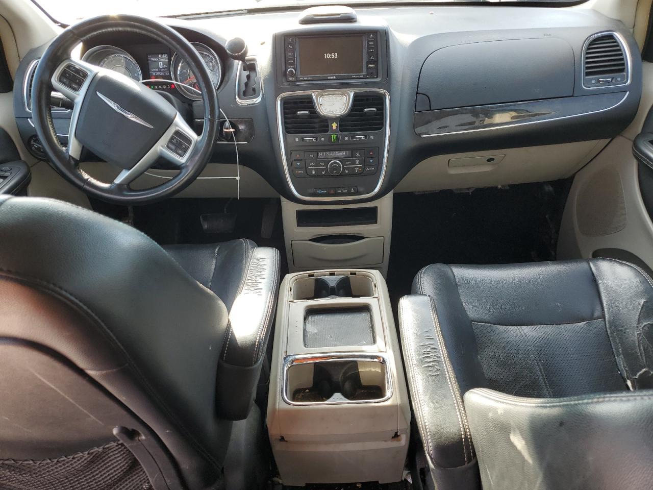 2011 Chrysler Town & Country - Image 8