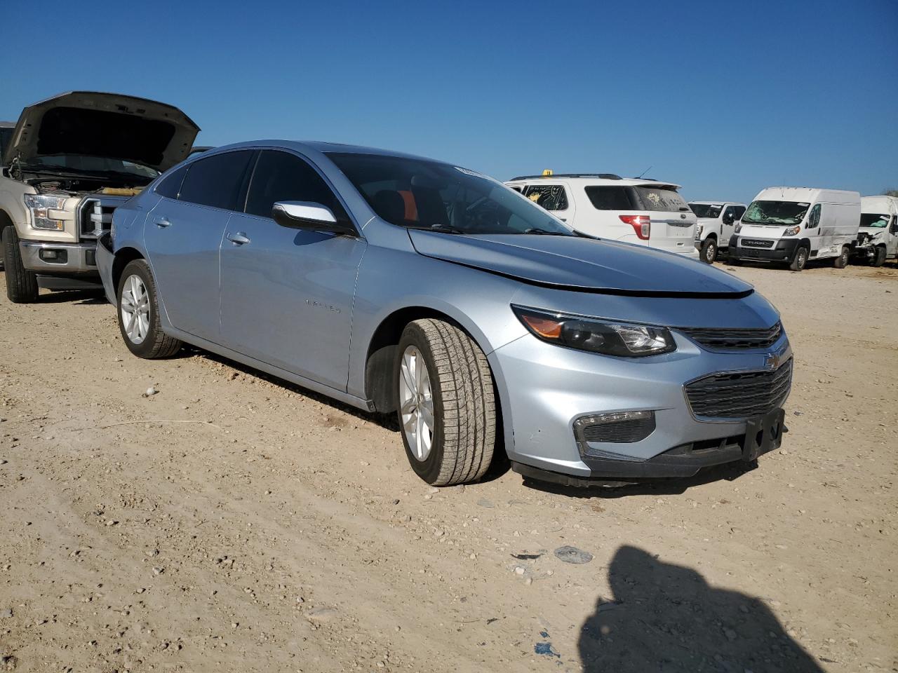 VIN 1G1ZD5STXJF256461 2018 CHEVROLET MALIBU no.4