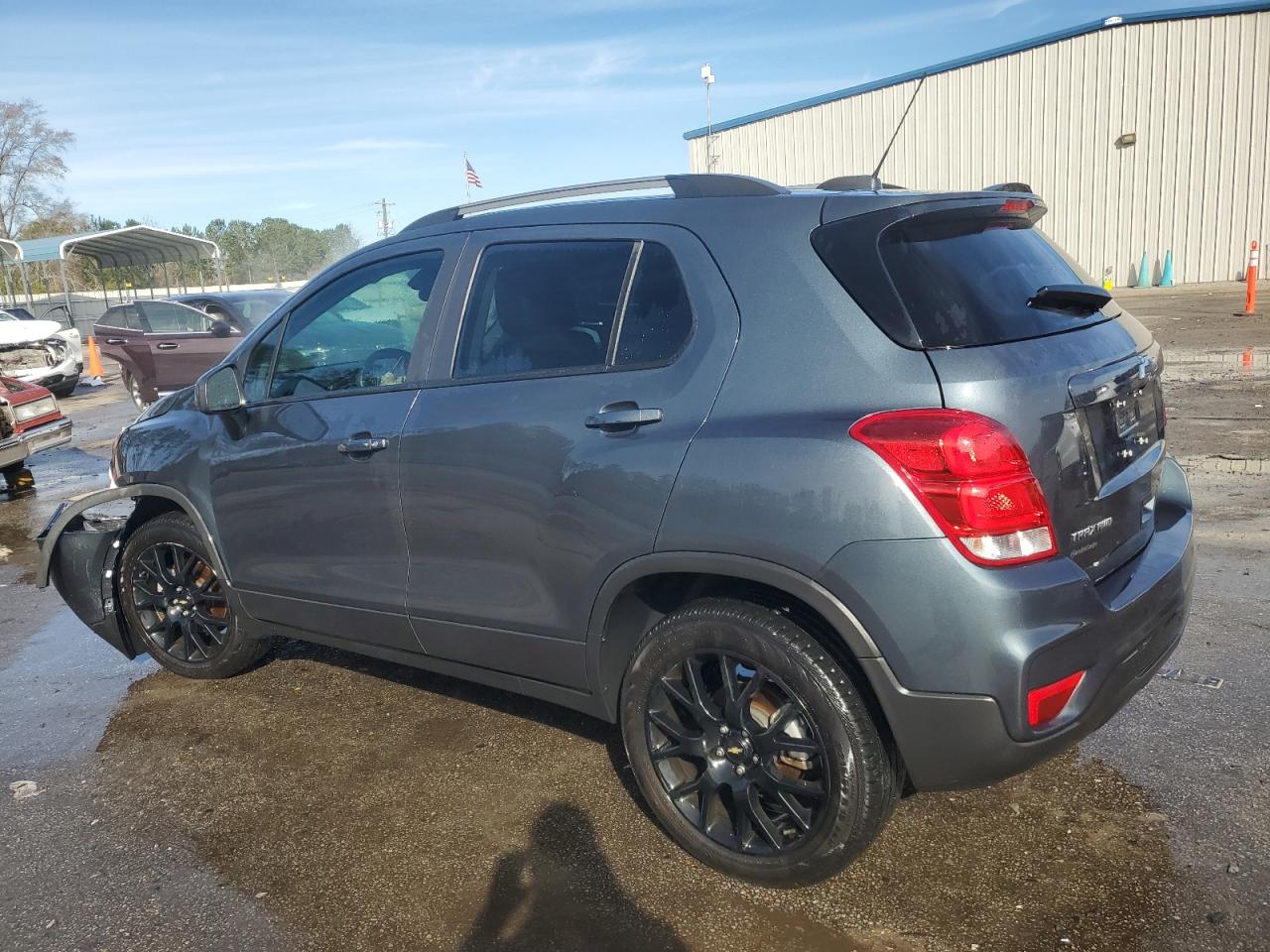 2022 Chevrolet Trax - Image 2