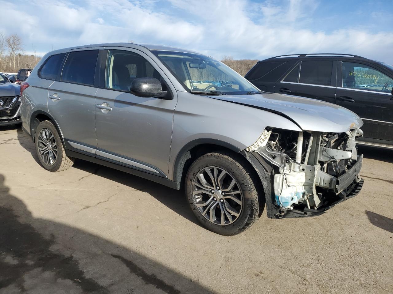 VIN JA4AZ3A35JZ057273 2018 MITSUBISHI OUTLANDER no.4