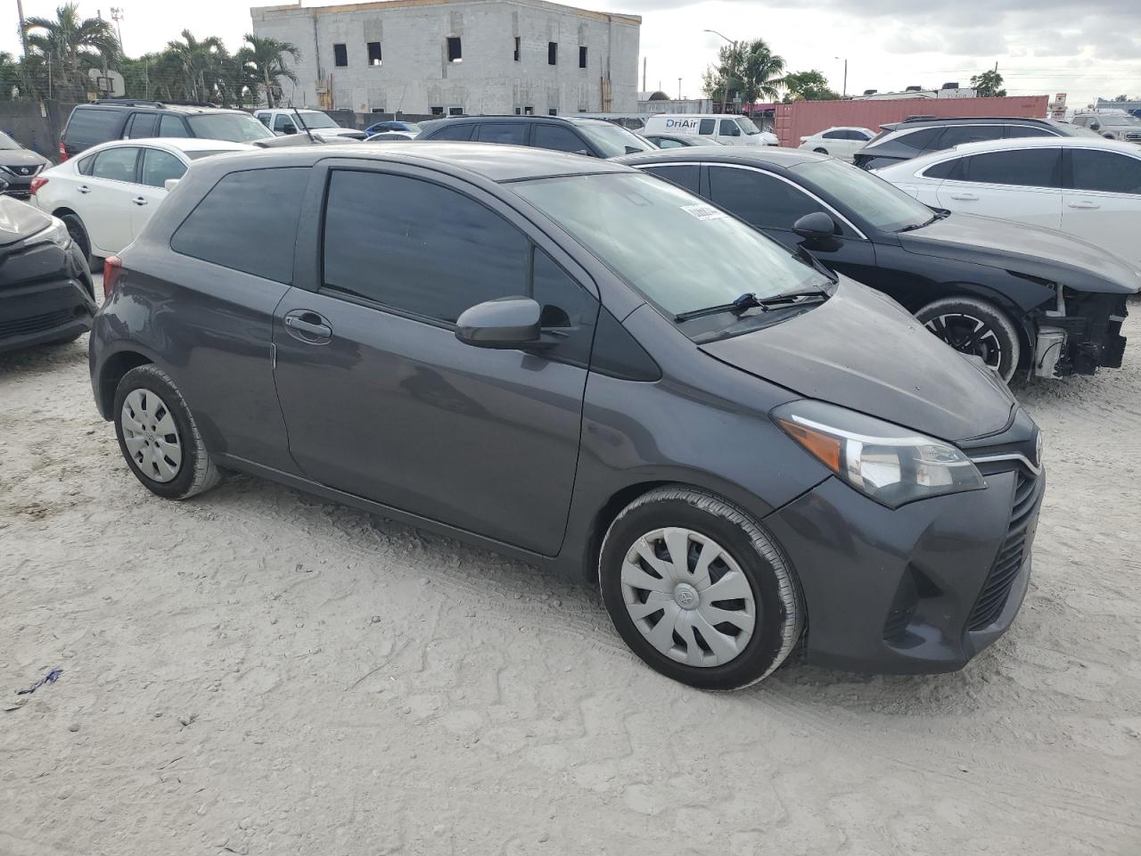 VIN VNKJTUD38HA082757 2017 TOYOTA YARIS no.4