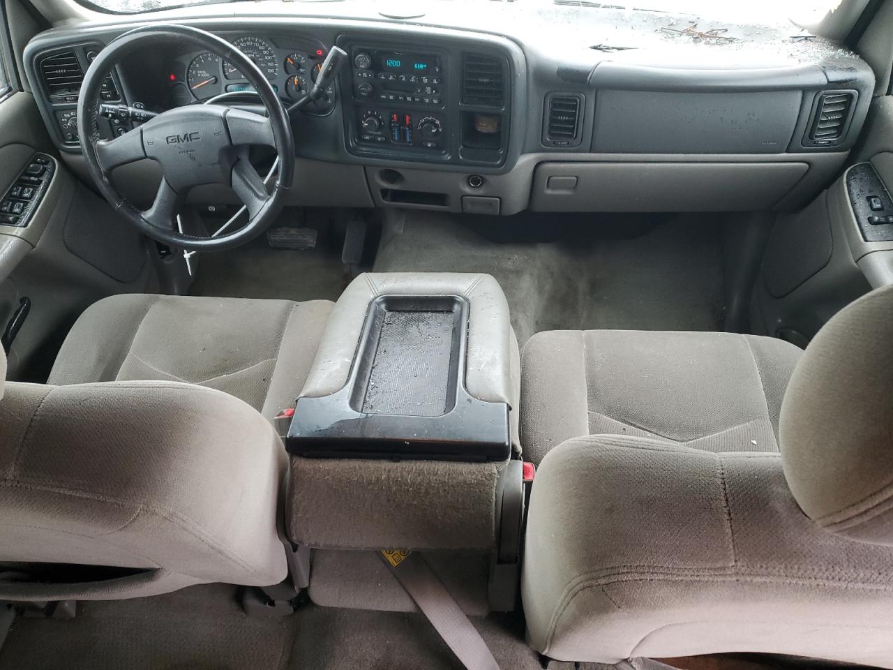 2004 GMC Yukon - Image 8