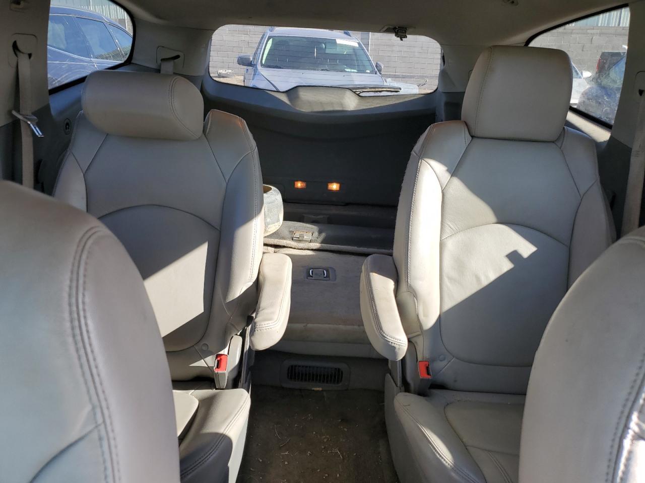 2011 Chevrolet Traverse - Image 10