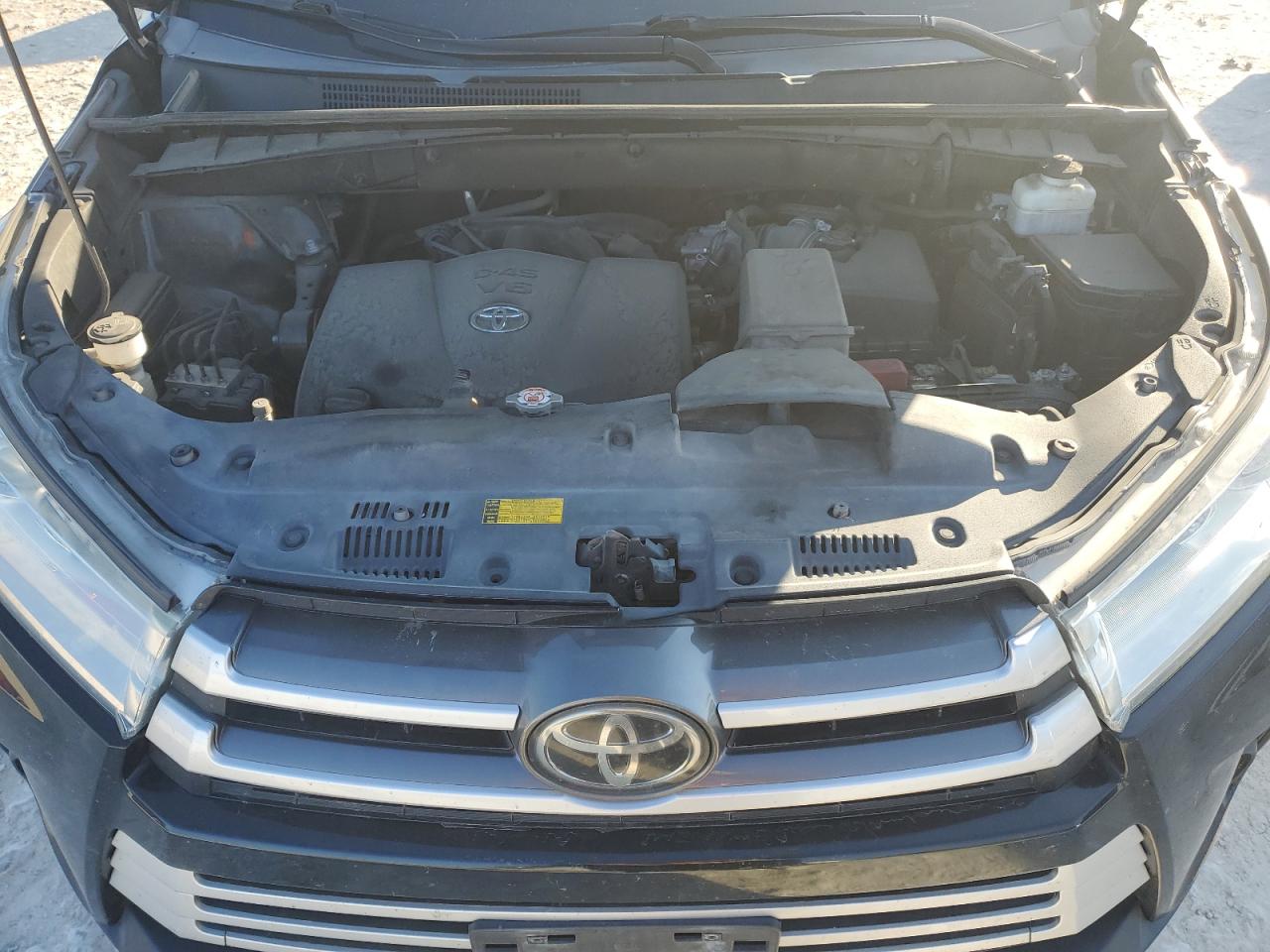 2019 Toyota Highlander - Image 12