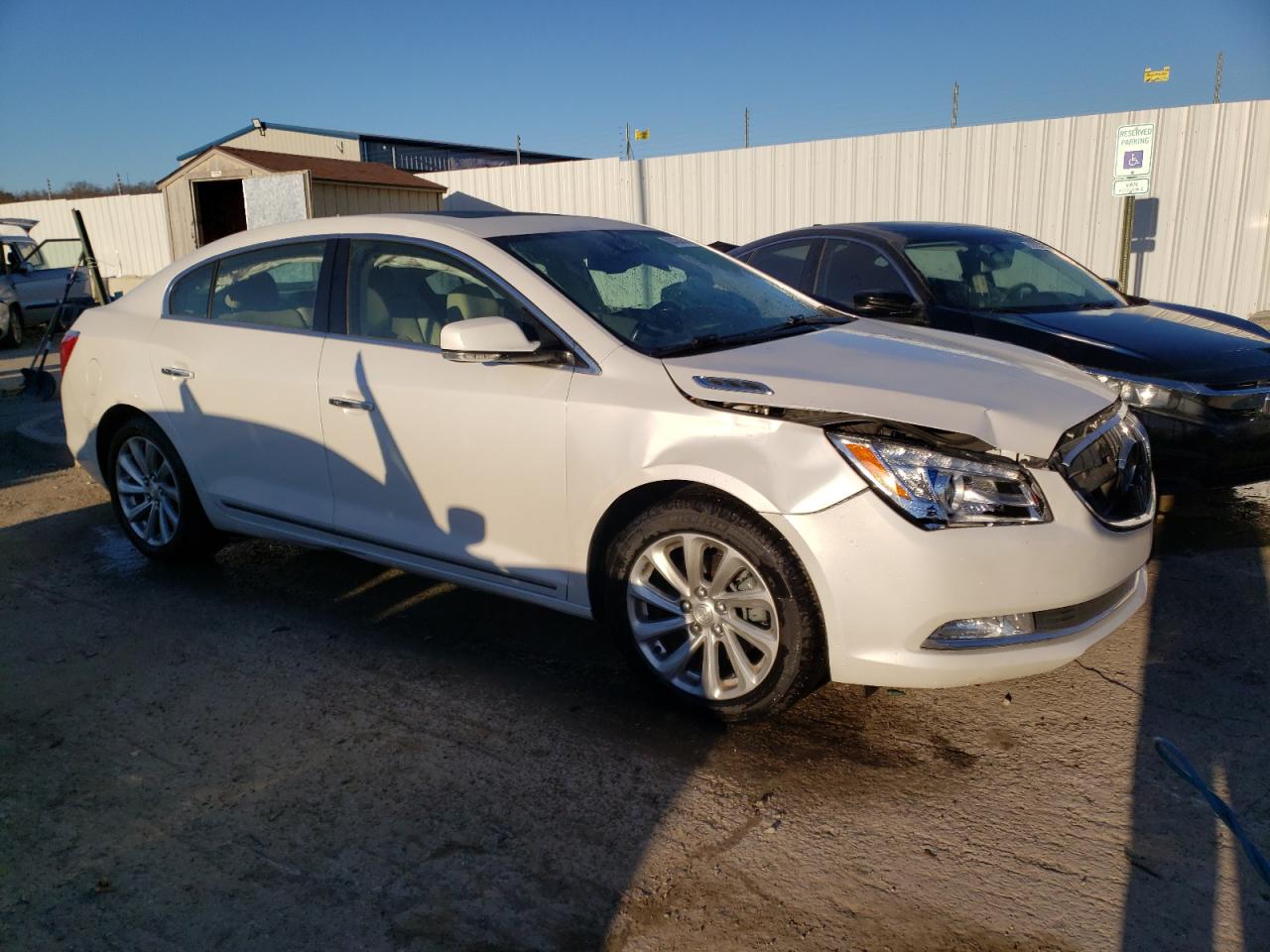 VIN 1G4GF5G32GF152634 2016 BUICK LACROSSE no.4