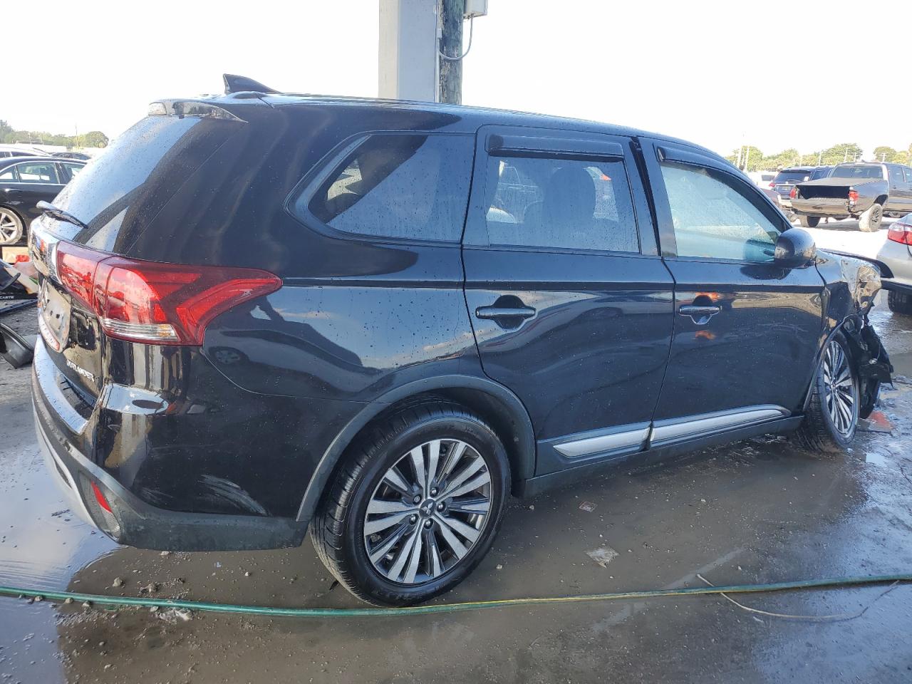 2019 Mitsubishi Outlander - Image 3