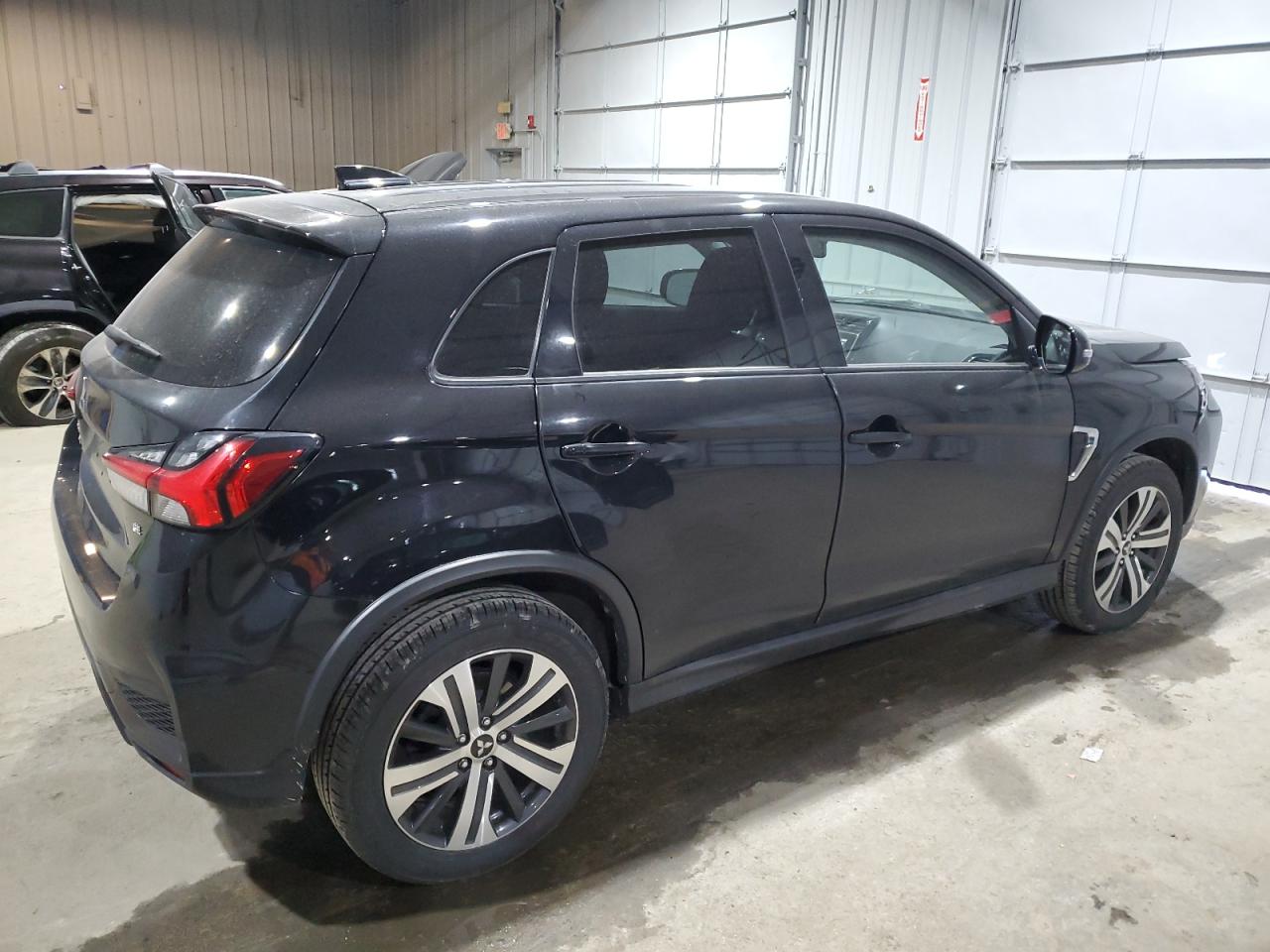 2021 Mitsubishi Outlander - Image 3