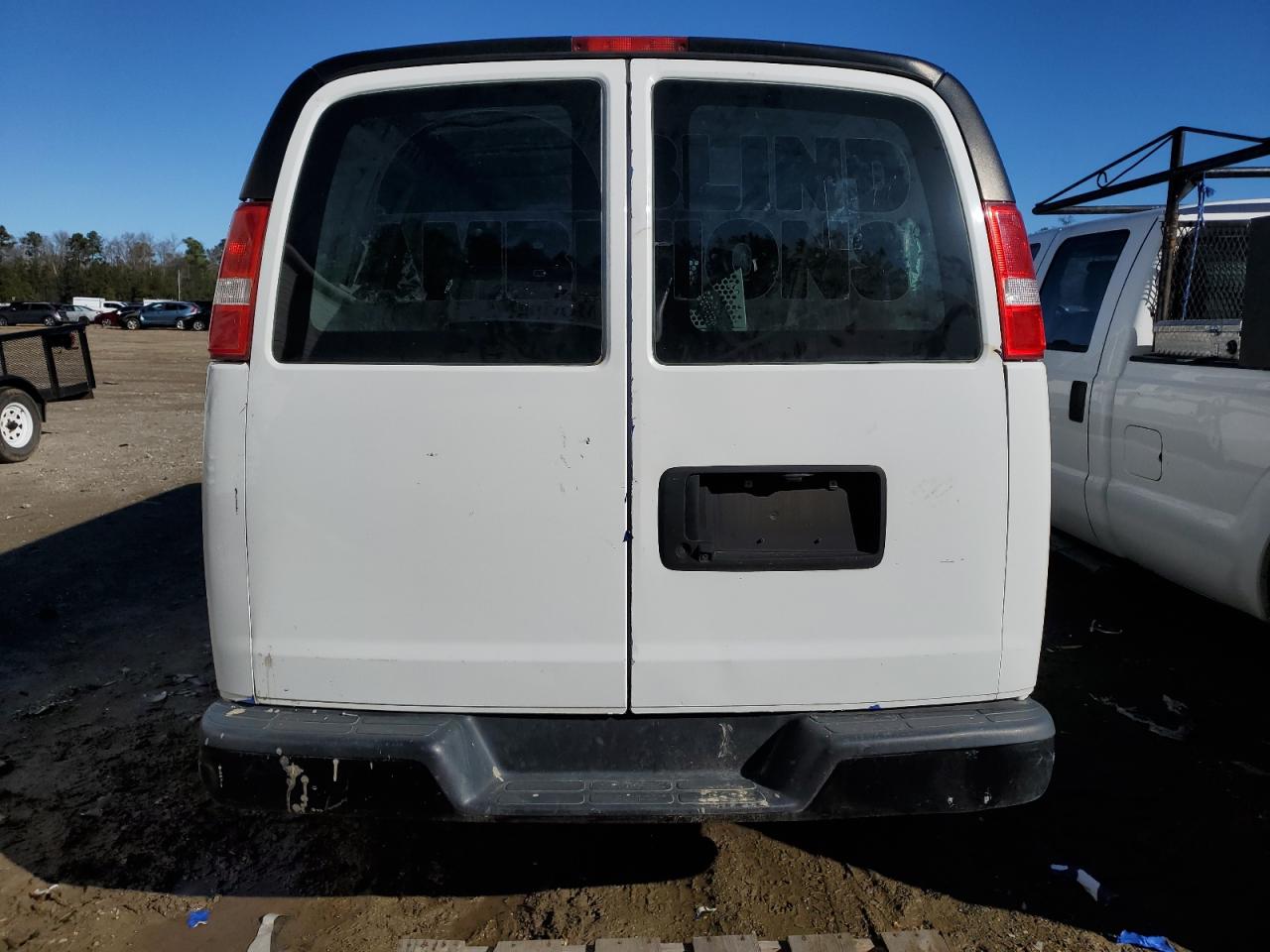 VIN 1GCWGBFG4K1185639 2019 CHEVROLET EXPRESS no.6