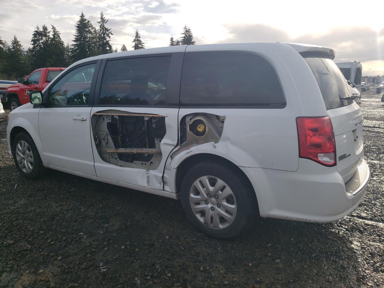 VIN 2C4RDGBG4JR181562 2018 DODGE CARAVAN no.2