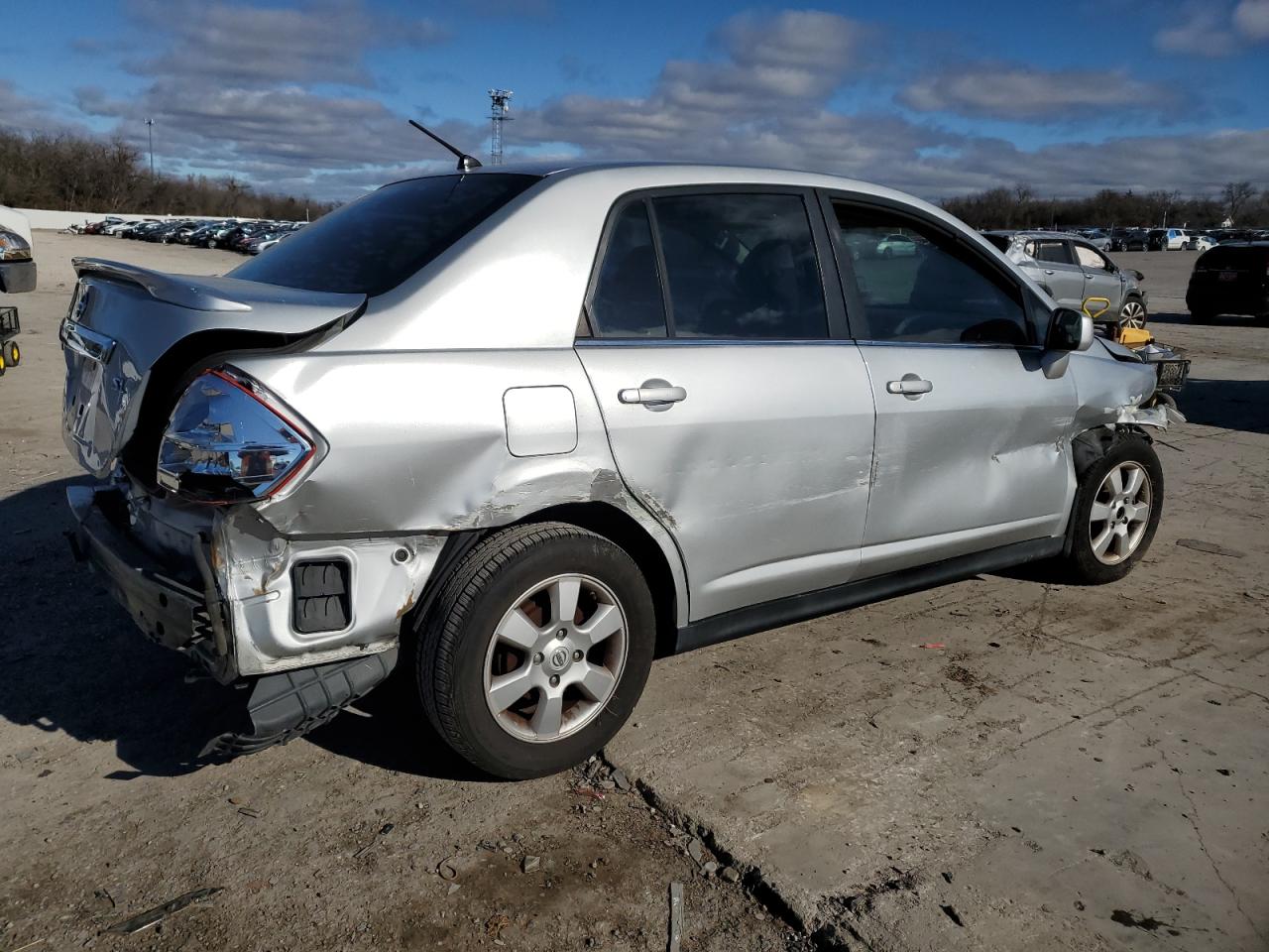 2009 Nissan Versa - Image 3