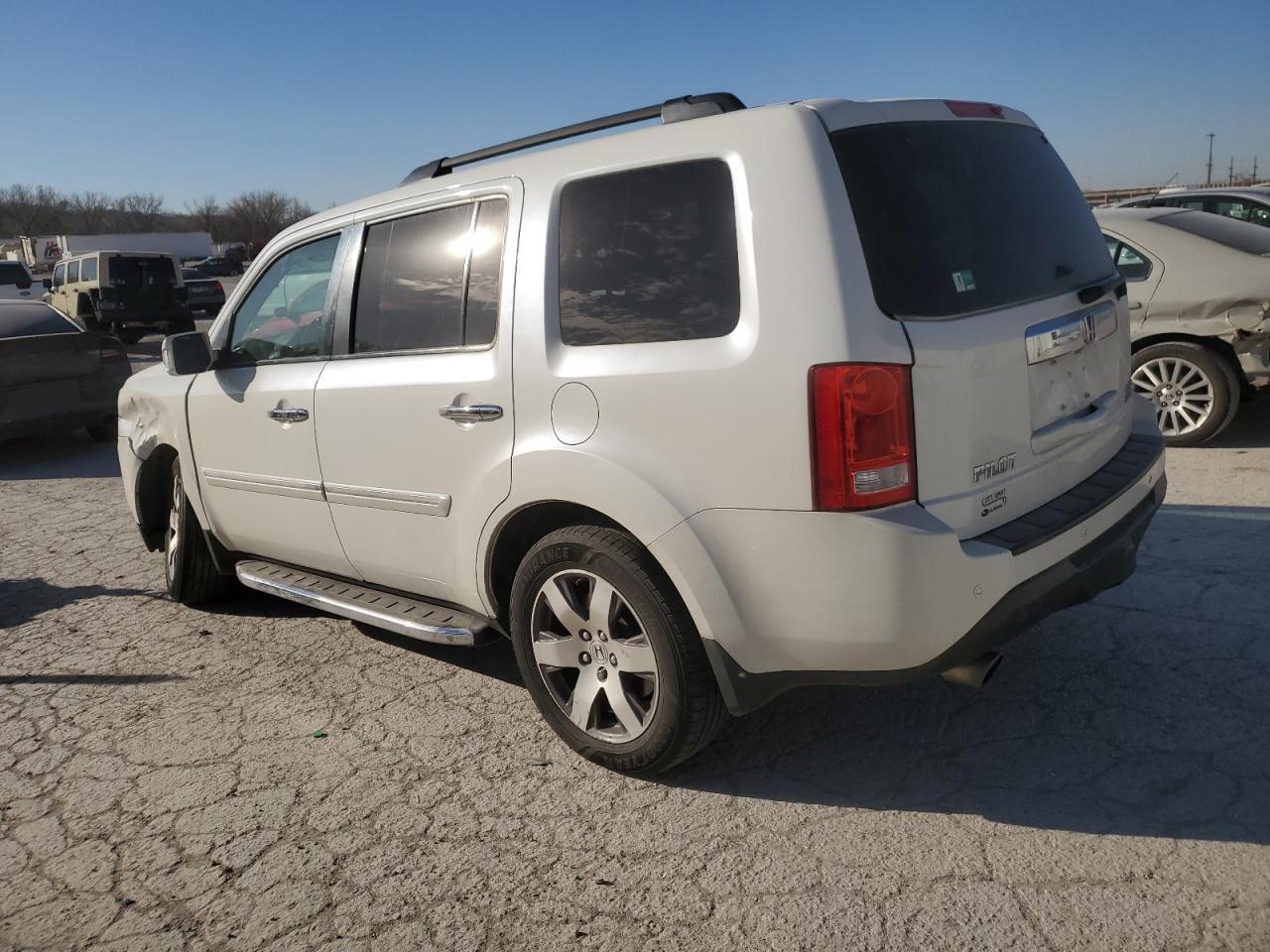 VIN 5FNYF4H94FB064435 2015 HONDA PILOT no.2