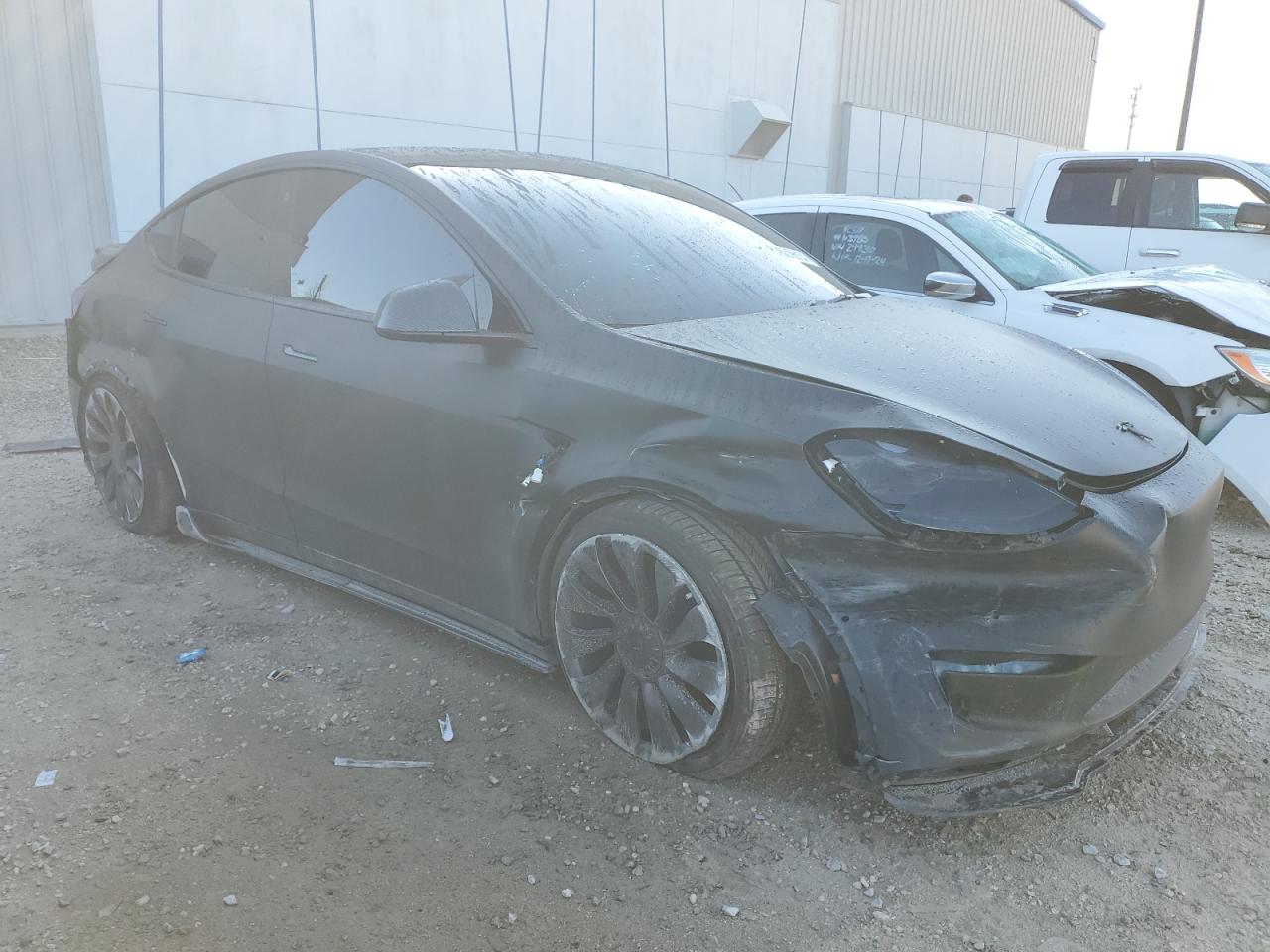 VIN 7SAYGDEF0NF373330 2022 TESLA MODEL Y no.4