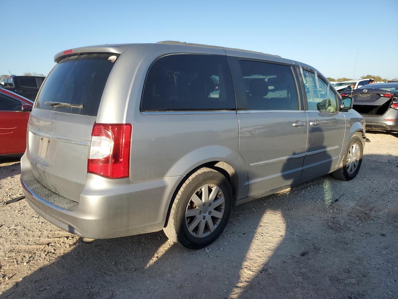 2015 Chrysler Town & Country - Image 3