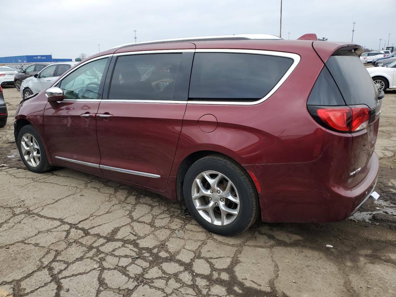 VIN 2C4RC1GG4KR705335 2019 CHRYSLER PACIFICA no.2