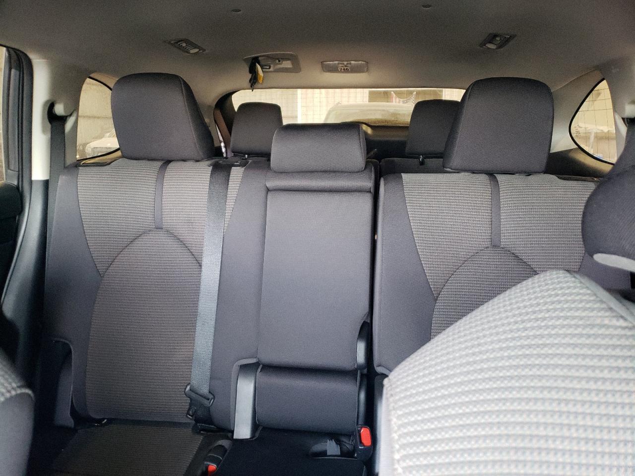 2022 Toyota Highlander - Image 10