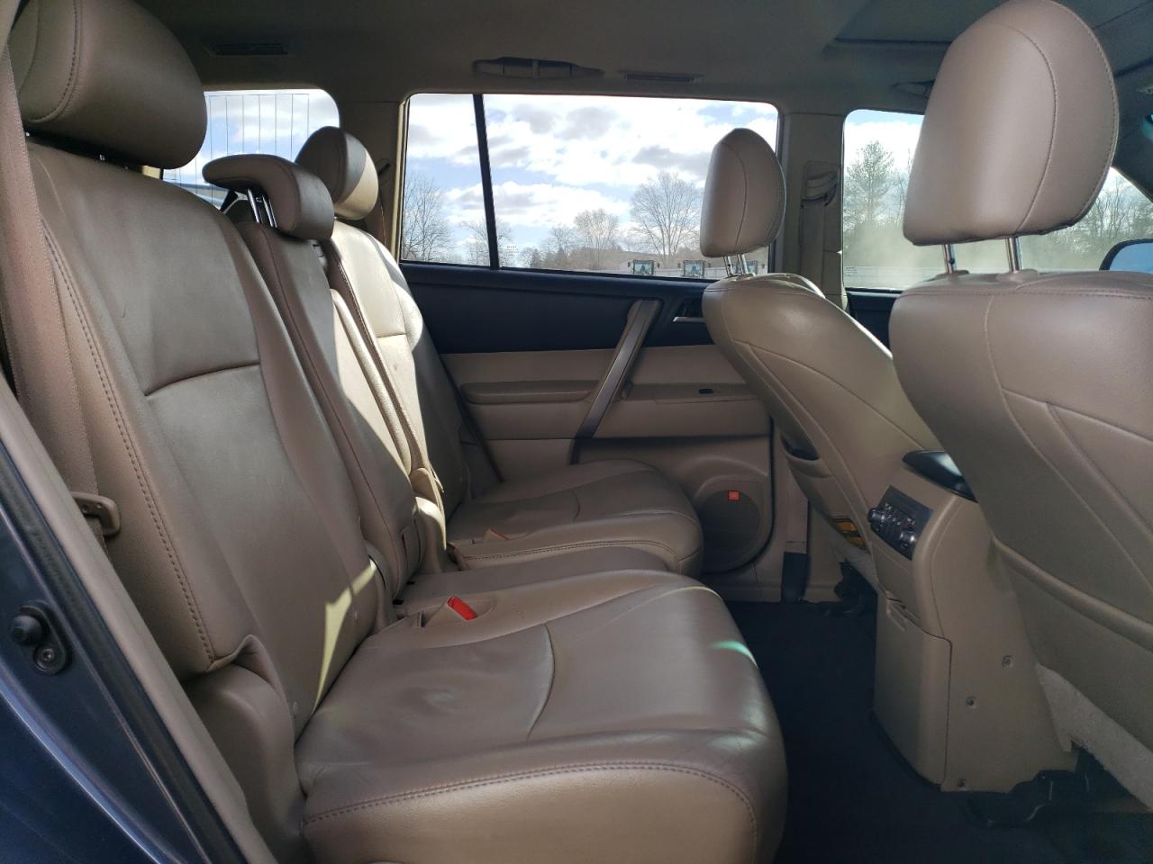 2012 Toyota Highlander - Image 11