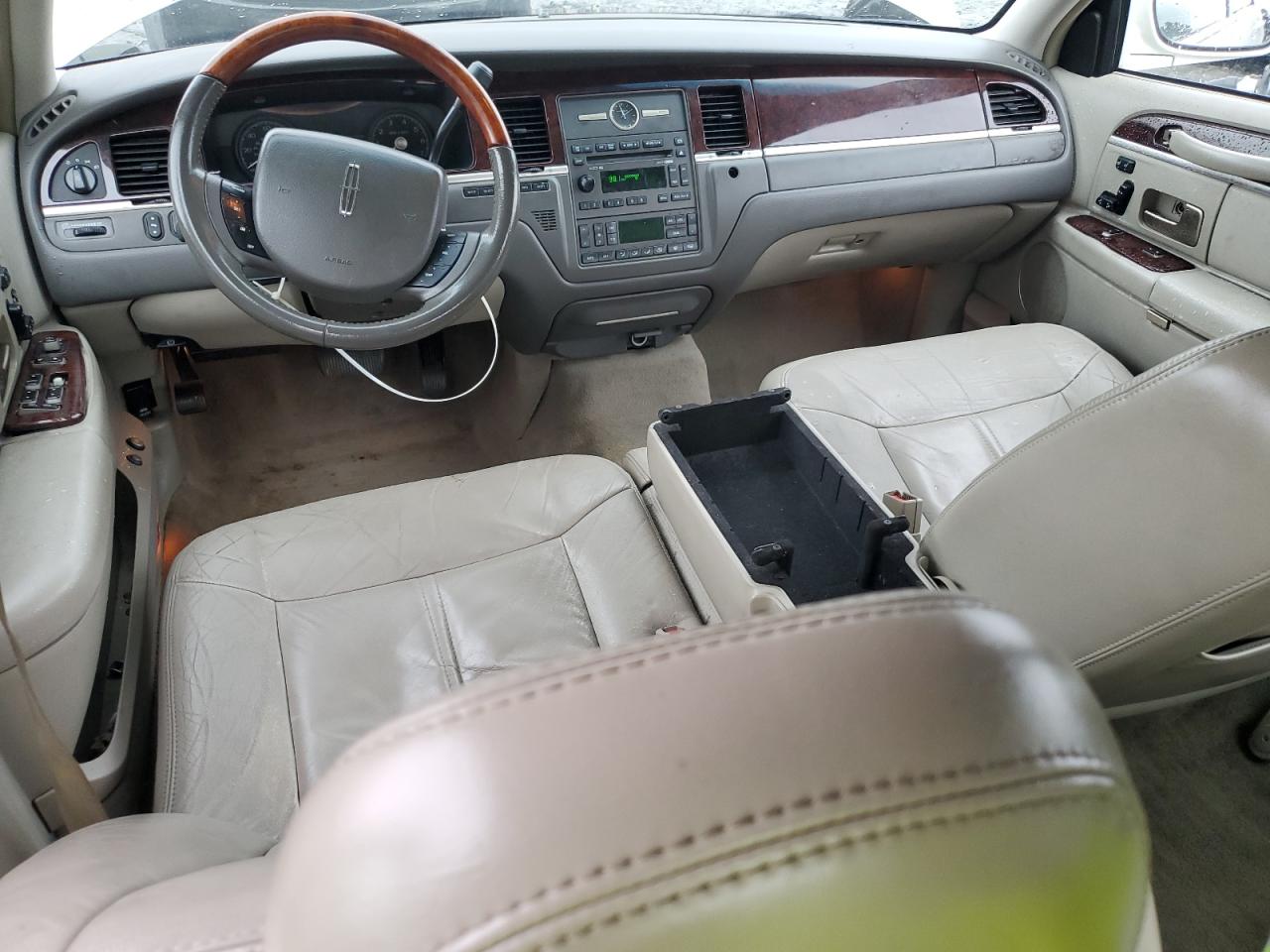 2007 Lincoln Town Car Signature Limited VIN: 1LNHM82V77Y638767 Lot: 93918985