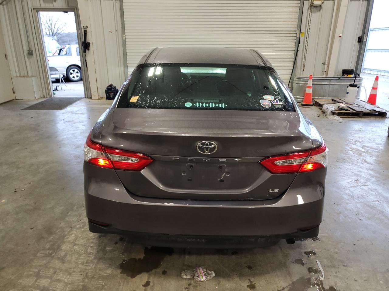 VIN 4T1B11HK2JU579497 2018 TOYOTA CAMRY no.6