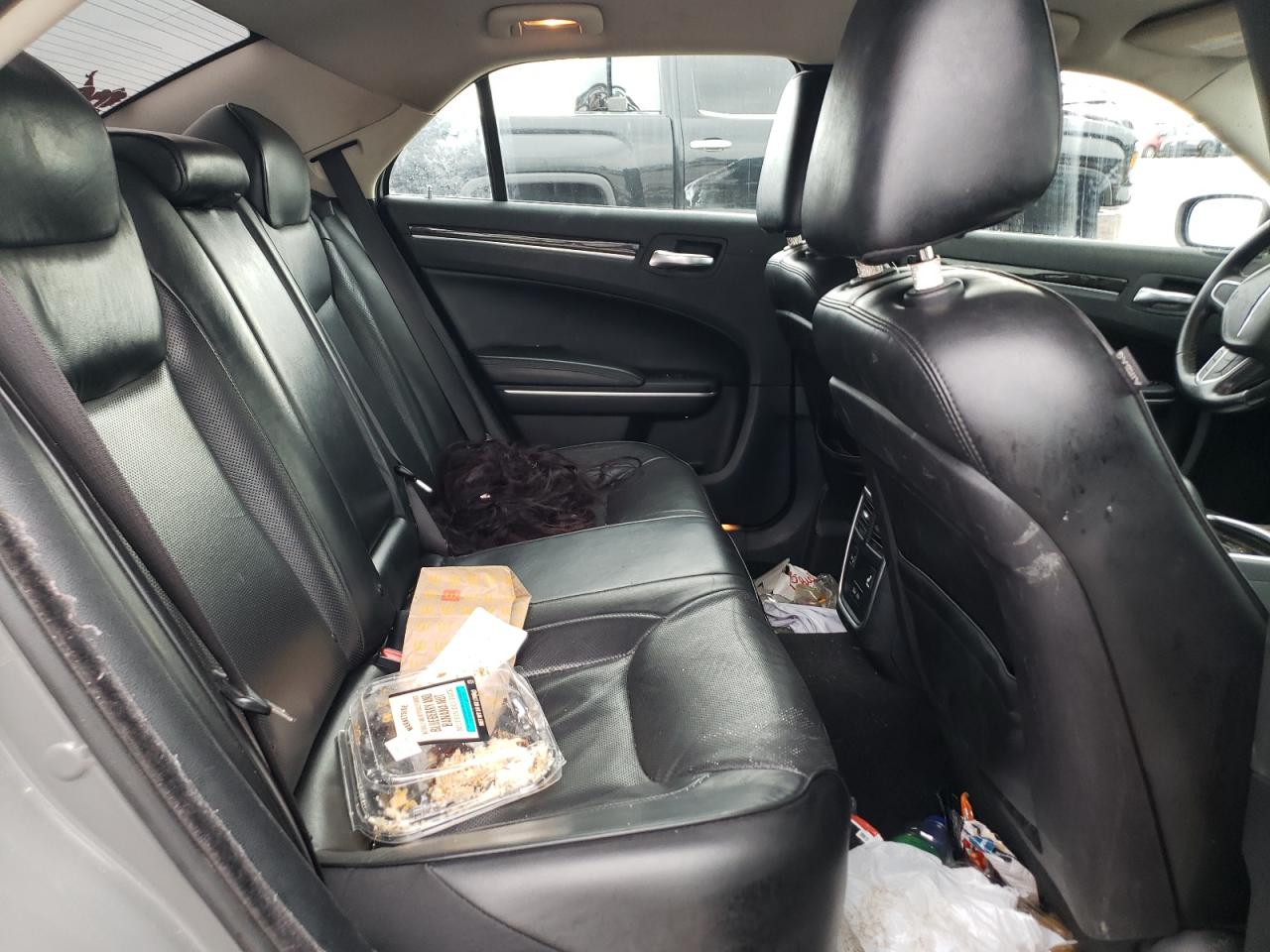 2019 Chrysler 300 - Image 10