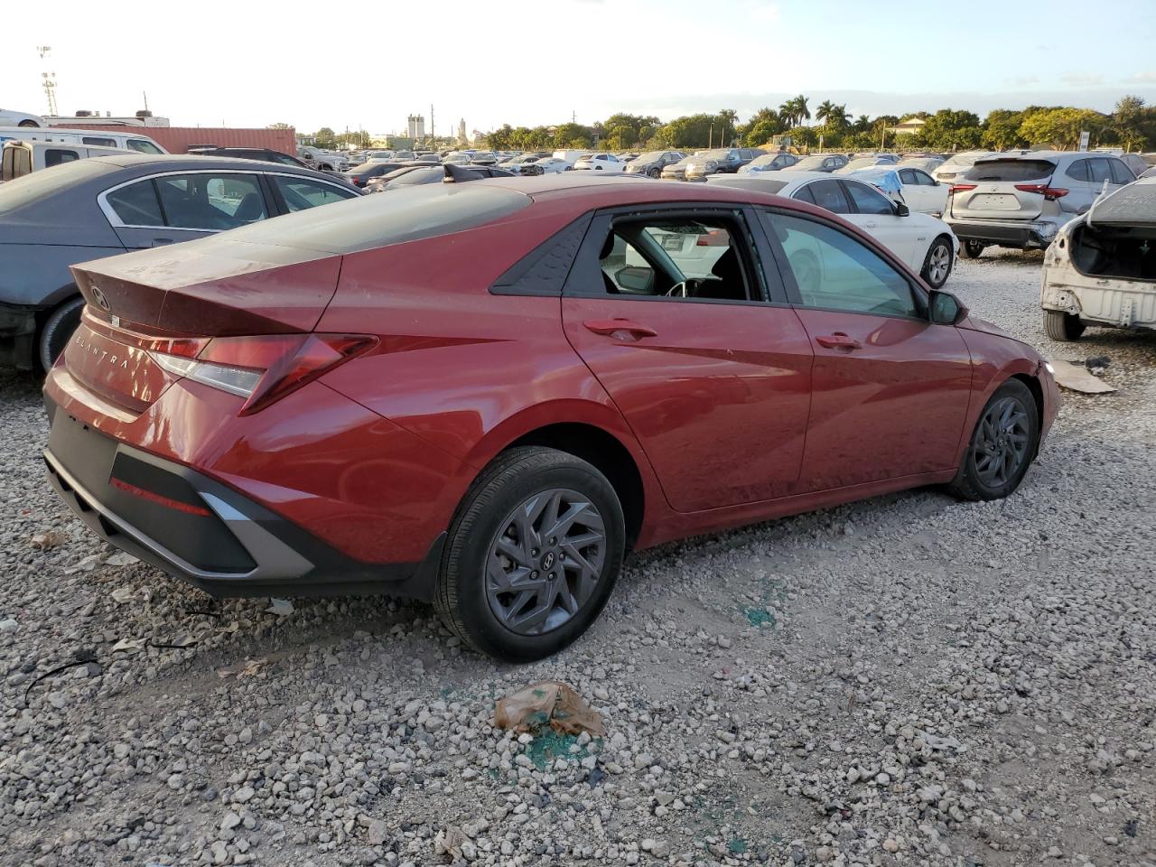 2024 Hyundai Elantra - Image 3