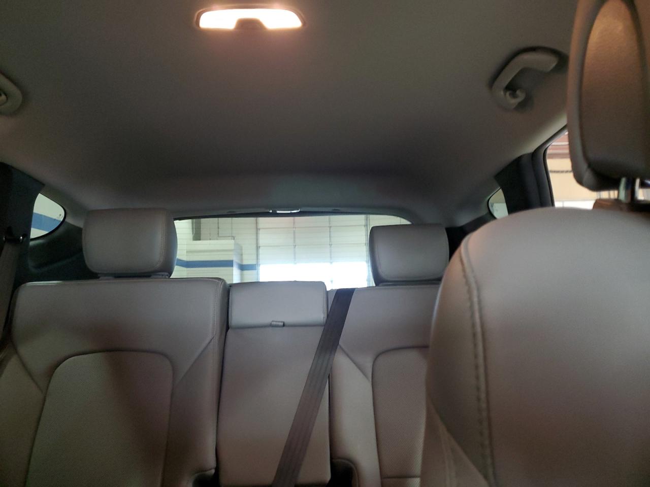 2017 Hyundai Santa Fe - Image 10