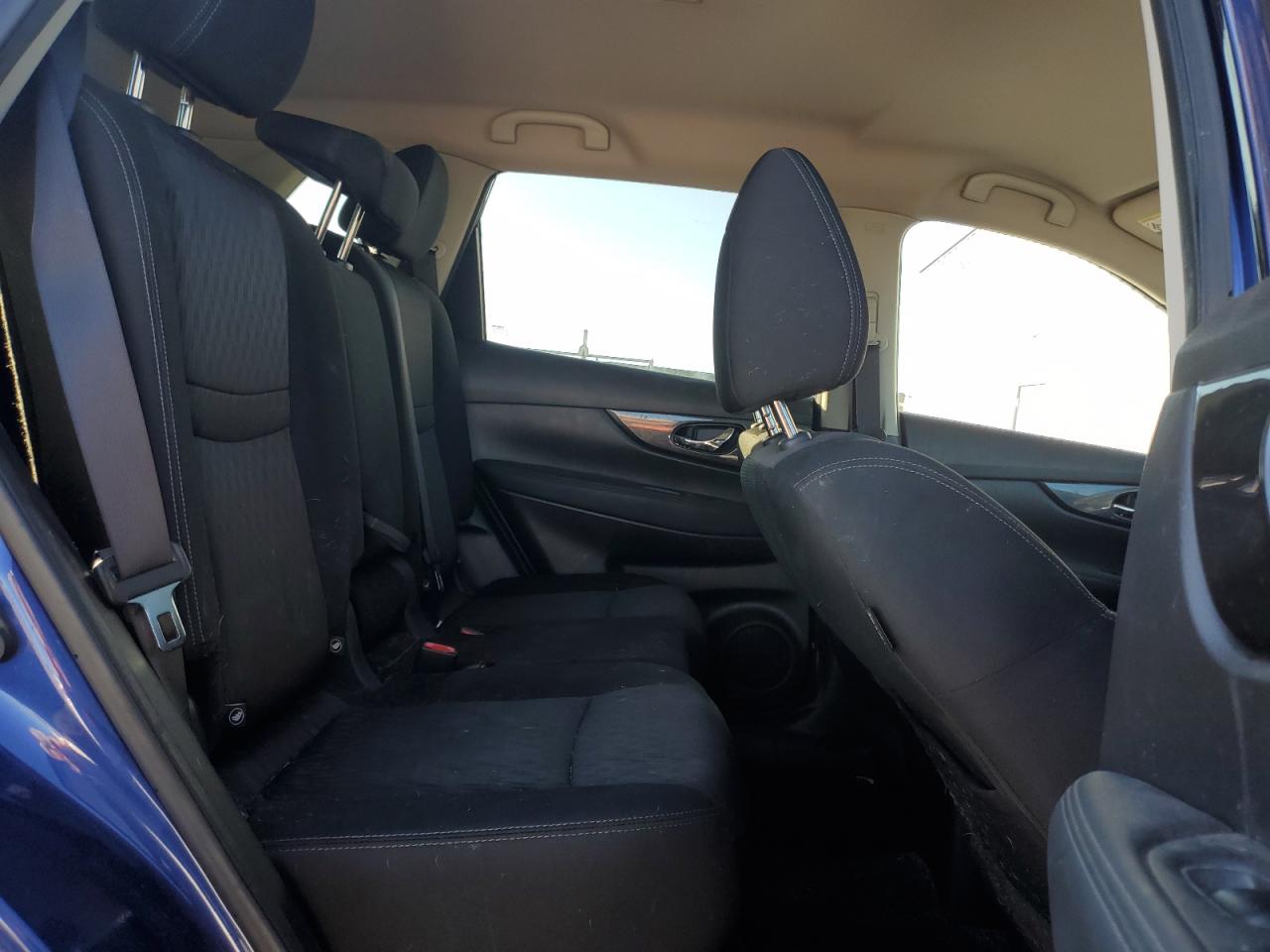 2017 Nissan Rogue - Image 11