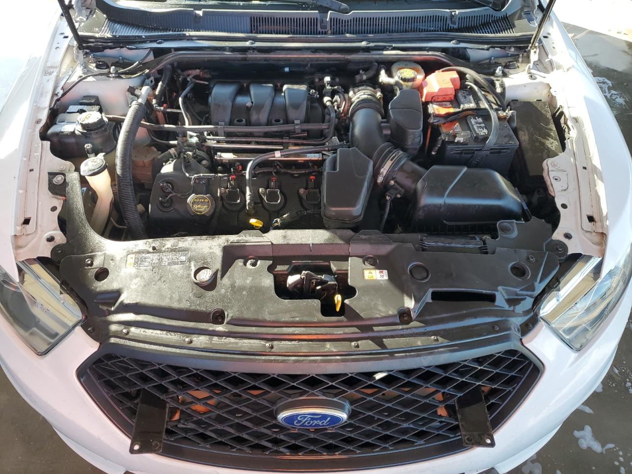 2015 Ford Taurus - Image 11
