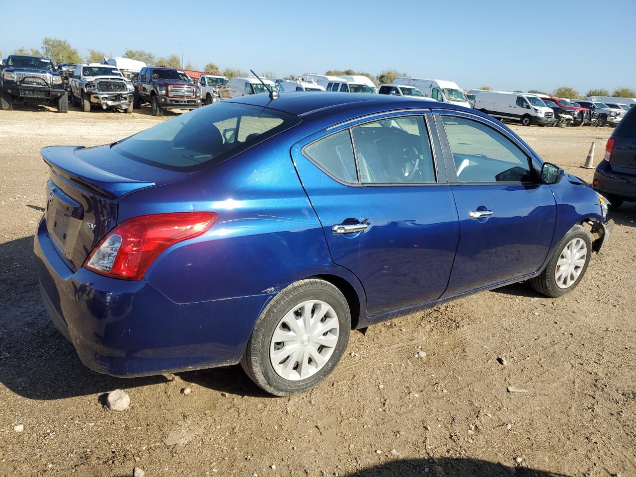 VIN 3N1CN7AP7JL845888 2018 NISSAN VERSA no.3