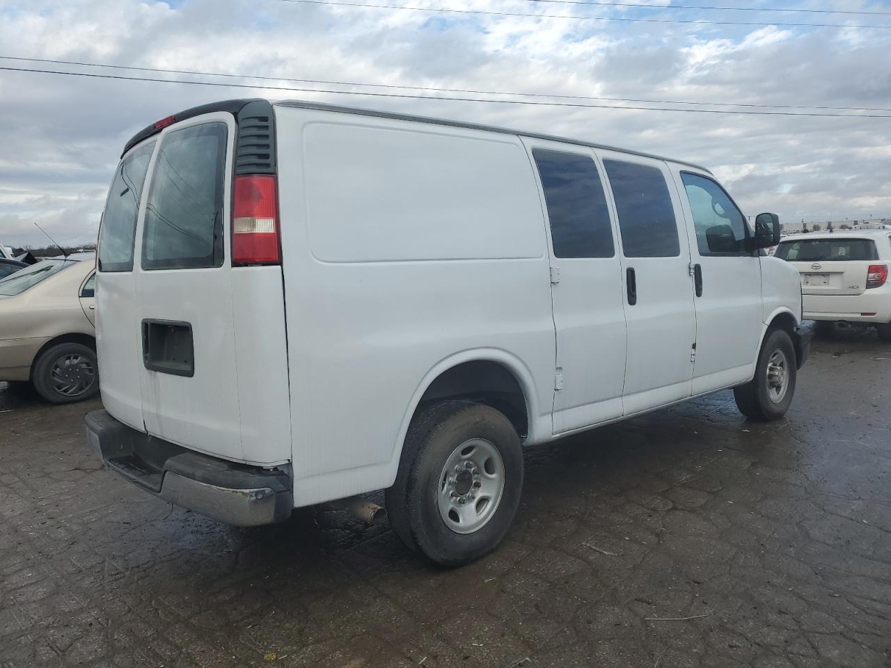 VIN 1GCWGFCF3F1126624 2015 CHEVROLET EXPRESS no.3