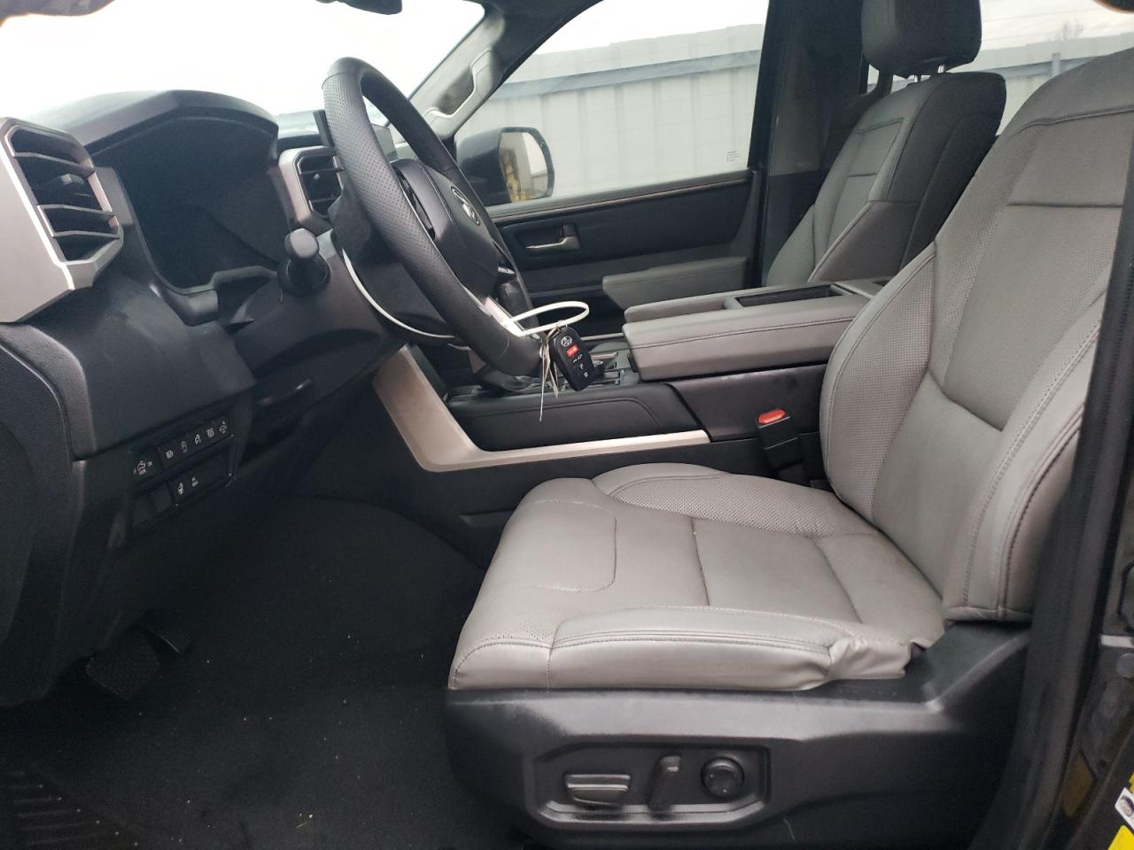 2023 Toyota Tundra - Image 7